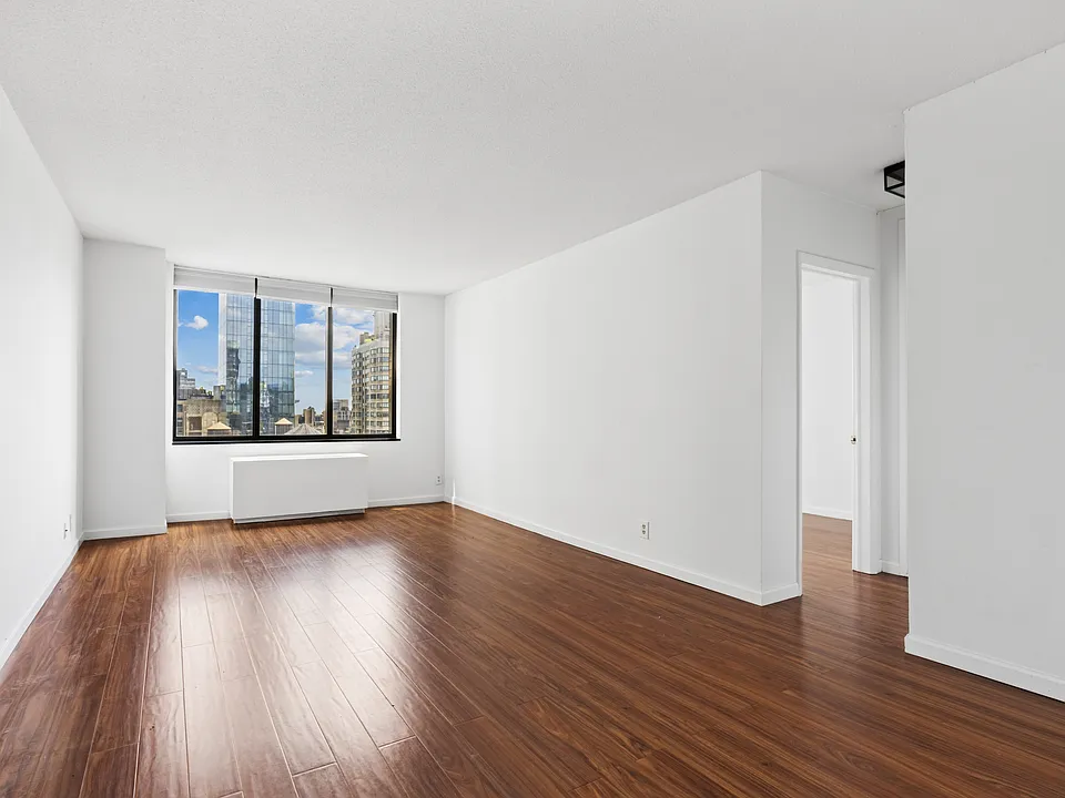 5 E 22nd St #22B
