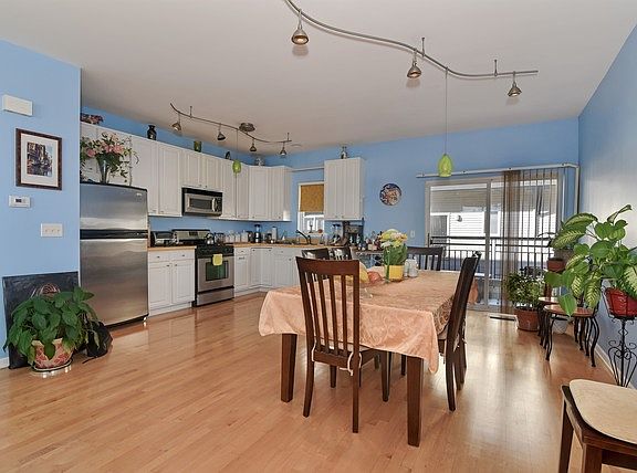 3rd image of 4516 W Belmont Ave