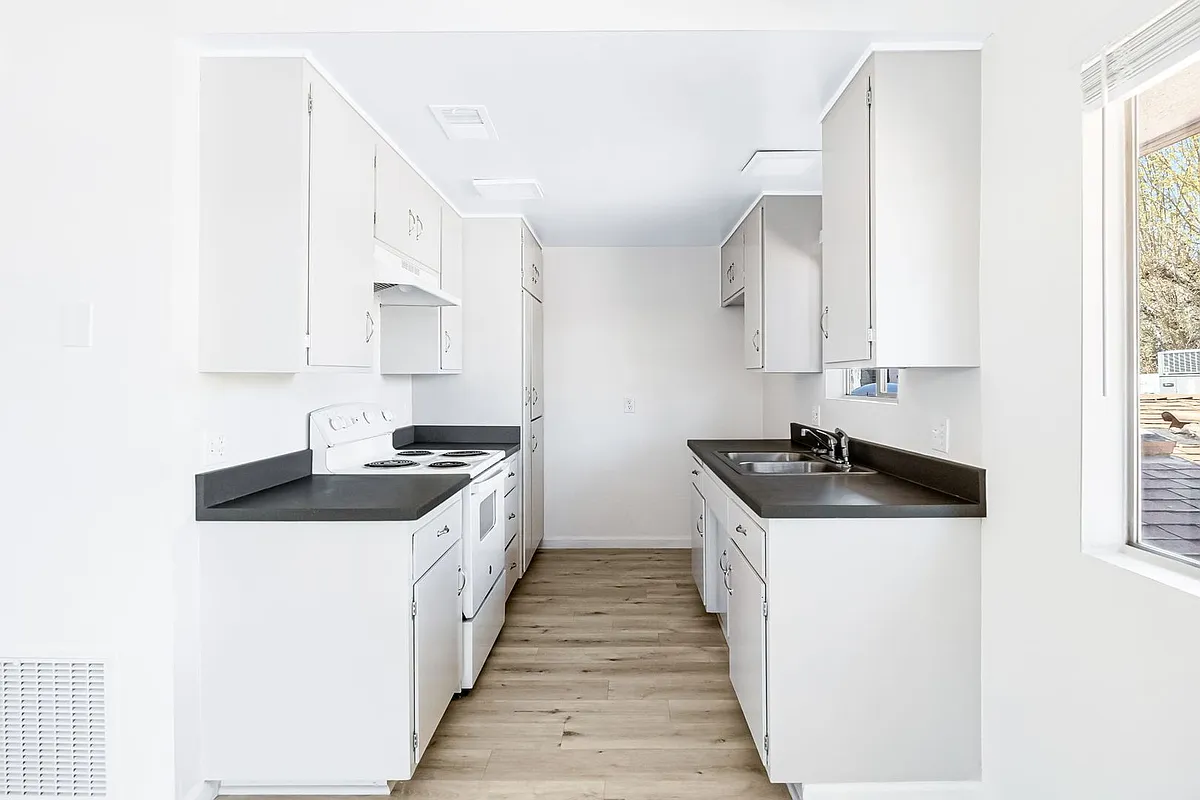 Building Photo - 55220 Airlane Dr #14D