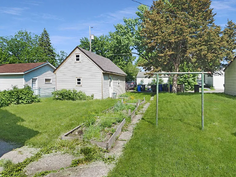 1182 Woodbridge St — Photo 12