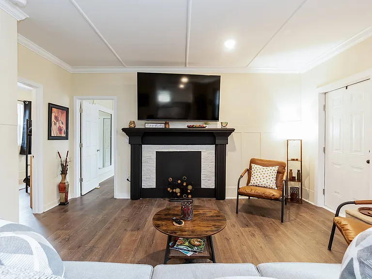 701 Elizabeth Ave — Photo 3