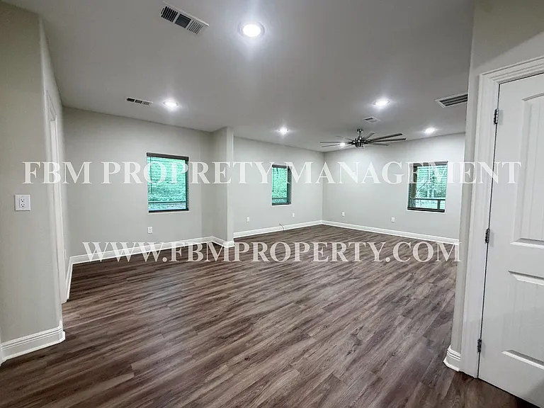 338 Post Oak Dr — Photo 16