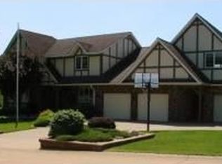 4740 Heatherstone Rd, Bettendorf, IA 52722