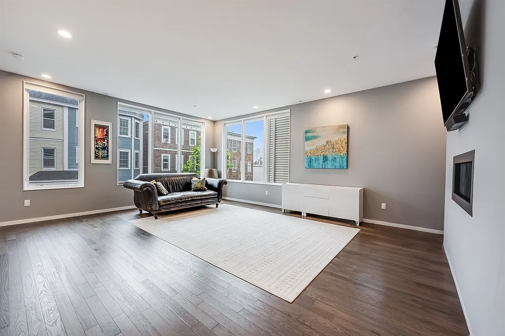 2 bed, 1439 sqft, $5,300 — Photo 3