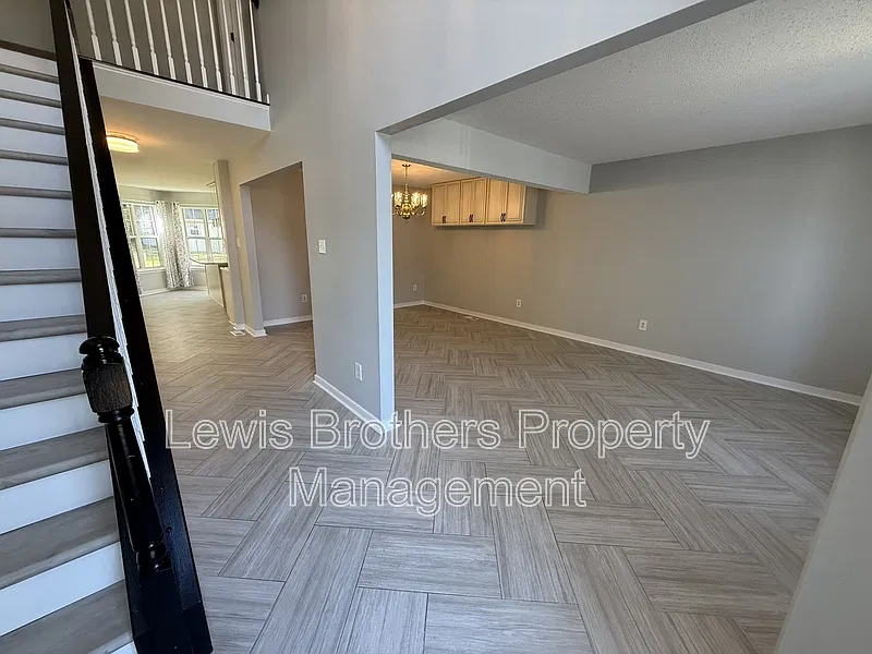 4 bed, 2.0 bath, 2236 sqft, $2,500 — Photo 3