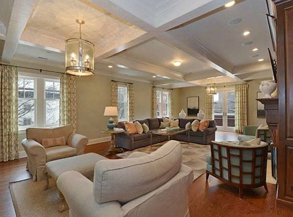 2nd image of 600 W Belden Ave #B