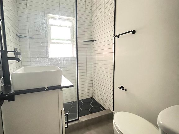 5th image of 1354 N Harper Ave #8168e9803