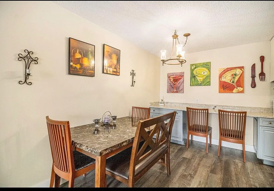 2 bed, 1200 sqft, $2,200 — Photo 3