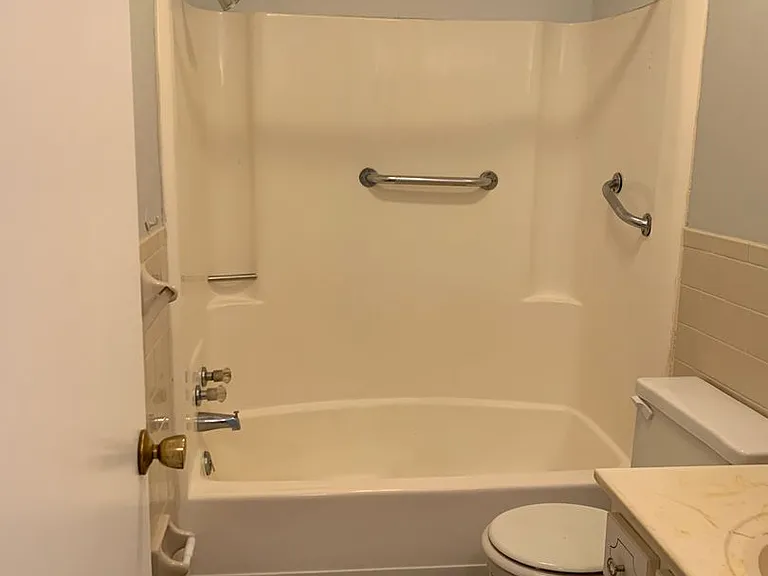 102 McConnell St — Photo 8