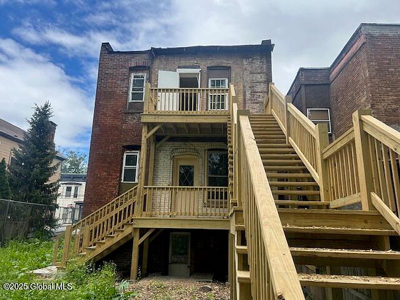 2nd image of 3230 6th Avenue