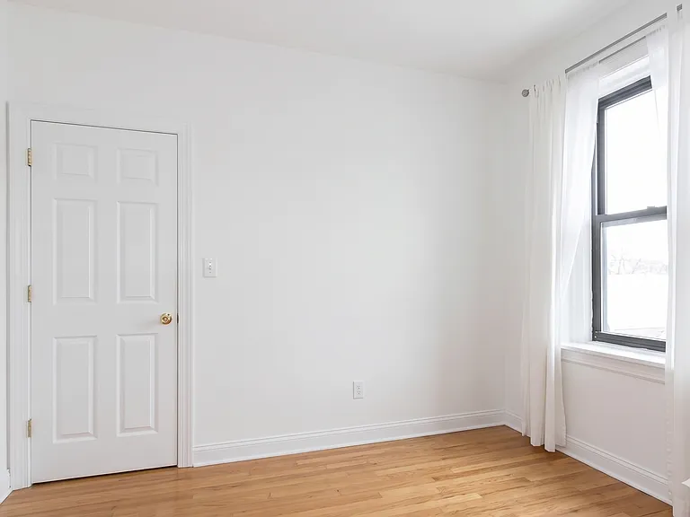 6264 Saunders St #4 — Photo 4