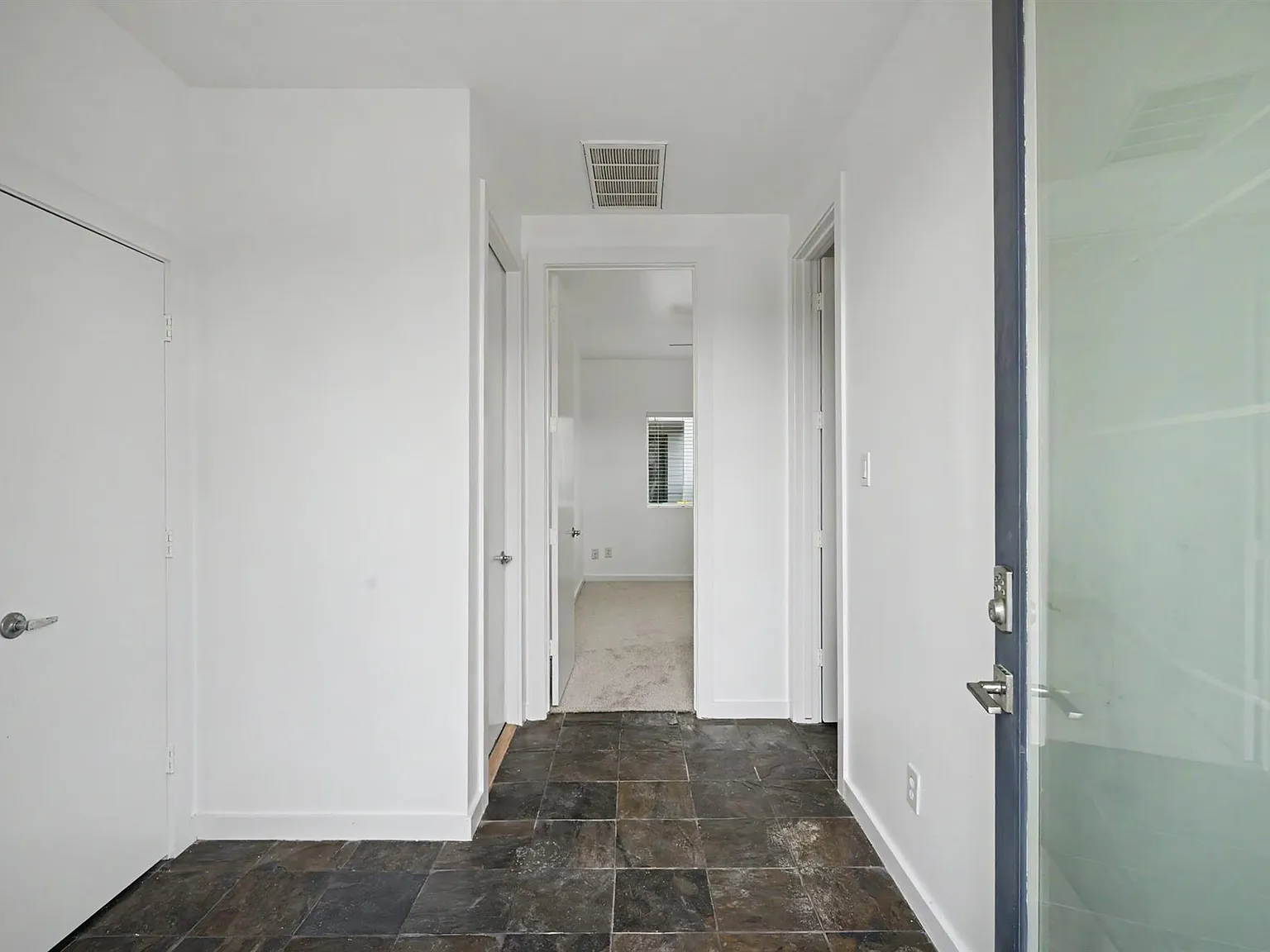 2 bed, 2.5 bath, 2008 sqft, $2,900 — Photo 4