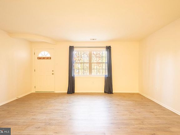 3rd image of 11C Heritage Ct