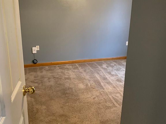 2nd image of 637 E Jefferson St #637