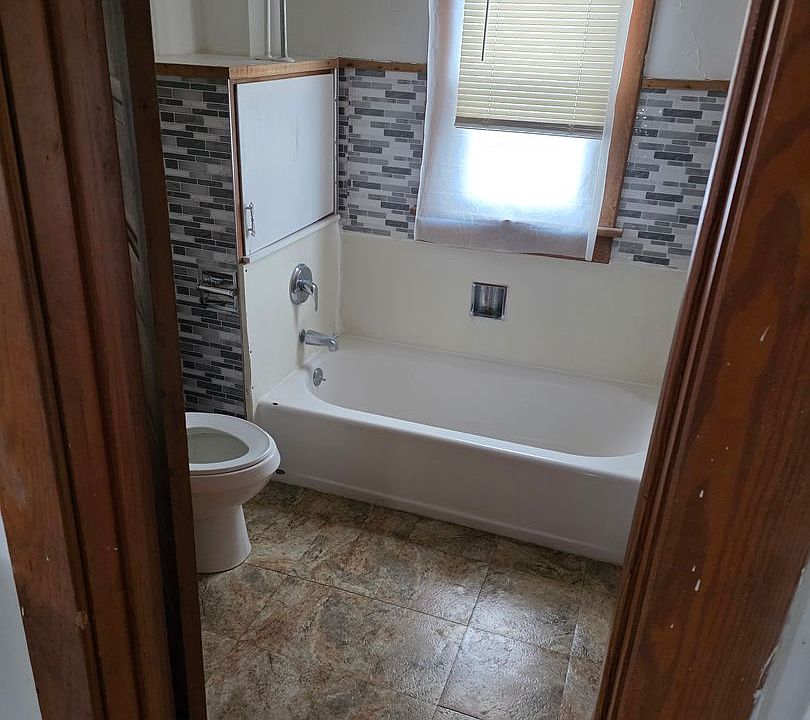 2nd image of 210 S 8th St