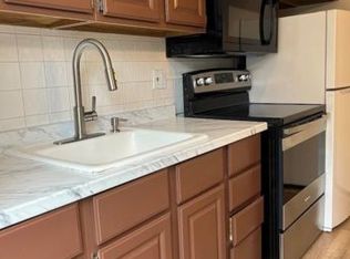54 Keswick Ln #2, Plainview, NY 11803