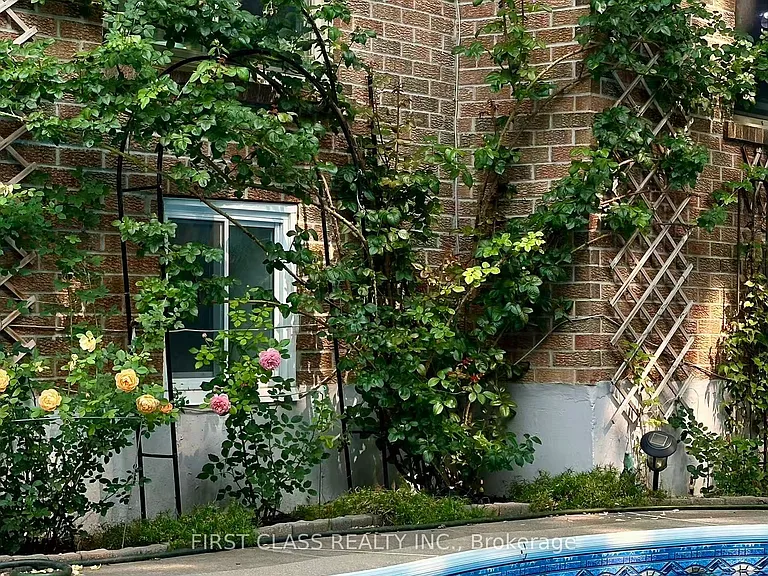 2100 Dunvegan Ave #BASEMENT — Photo 12