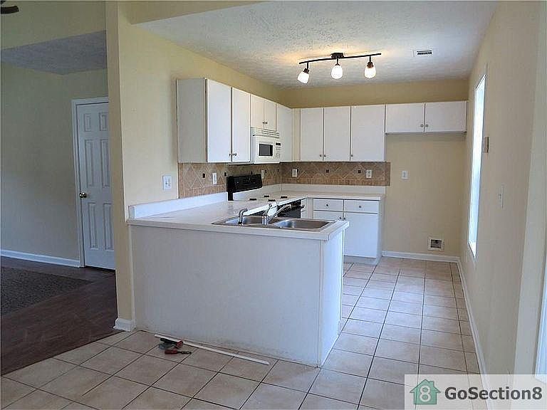 2nd image of 1550 Racquet Club Dr #1636