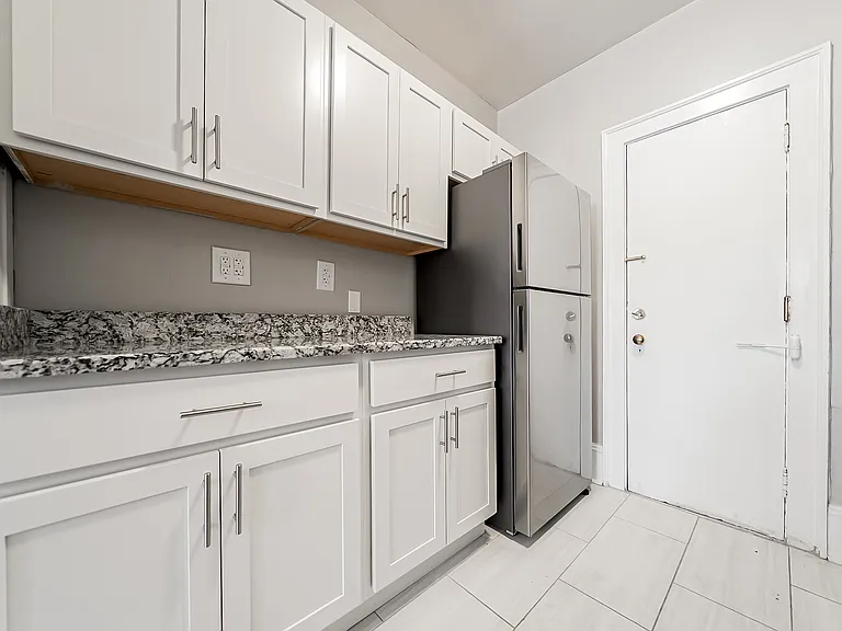 Lewis Manor Apartments — Photo 34