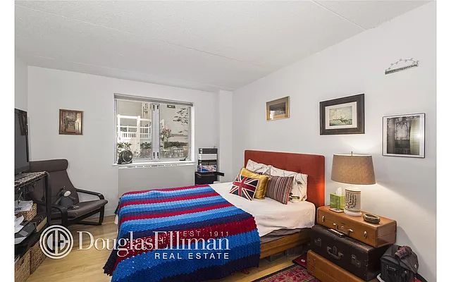 Rented by Douglas Elliman | media 23