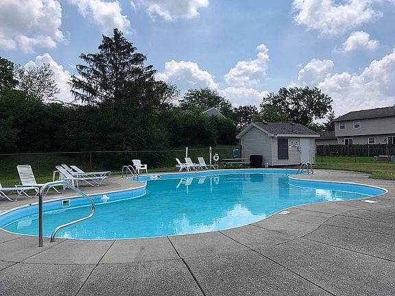 4th image of 458 Rolling Meadows Dr