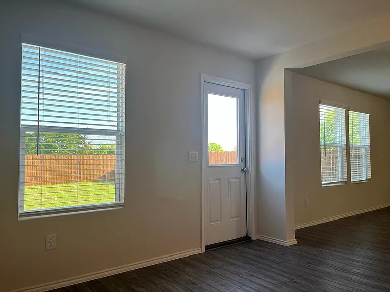 366 Lake Erie Dr — Photo 40