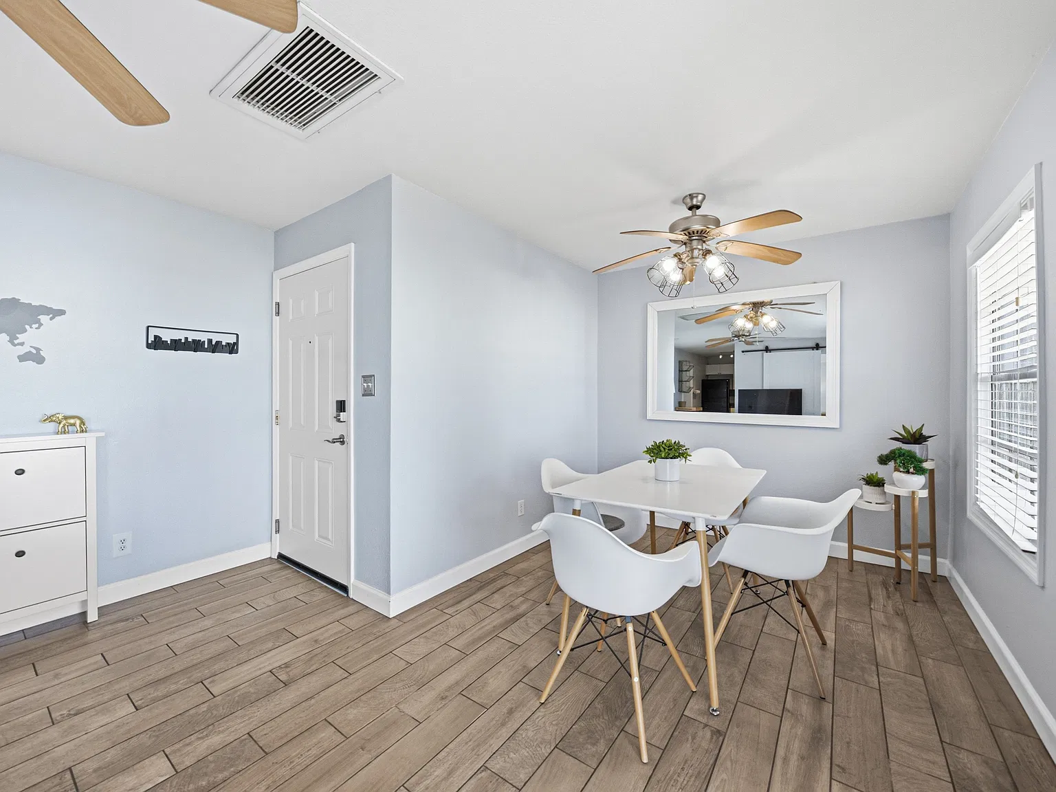 1 bed, 823 sqft, $2,500 — Photo 2