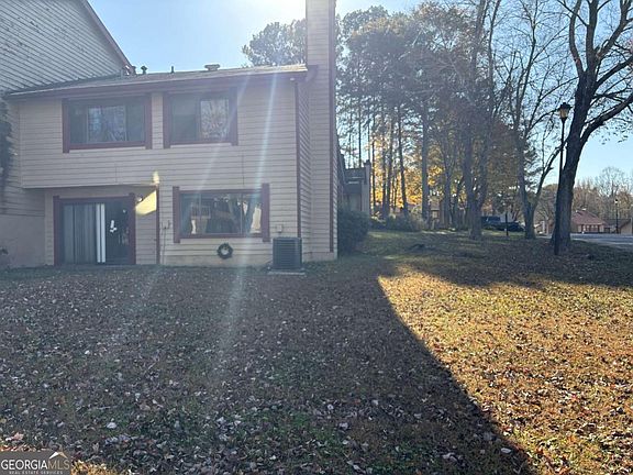 3rd image of 1121 Village Main St