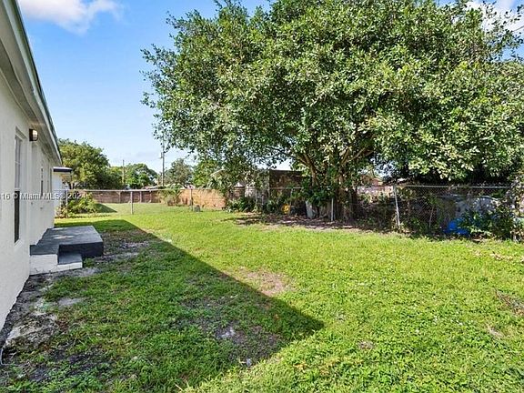 4th image of 2781 NW 23rd St
