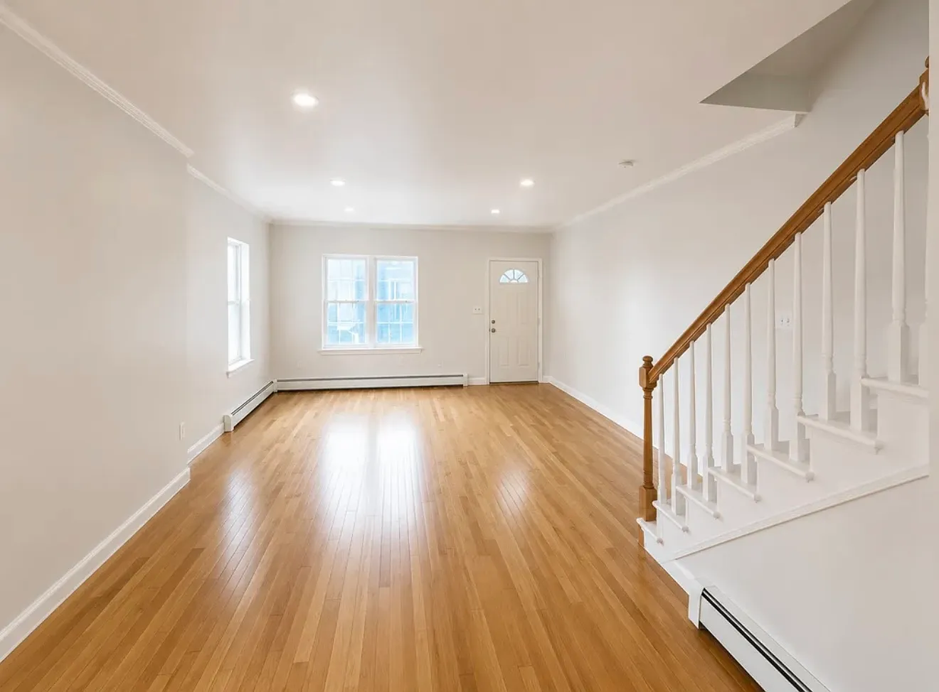 5 bed, 1.5 bath, 1726 sqft, $2,000 — Photo 1