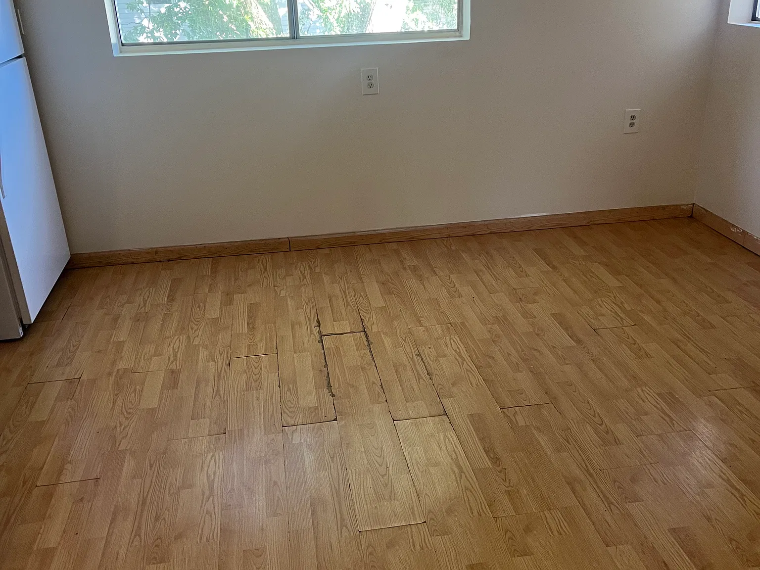 3 bed, 2300 sqft, $1,300 — Photo 2