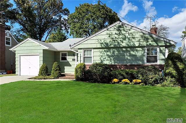 1st image of 92 Park Lane Dr