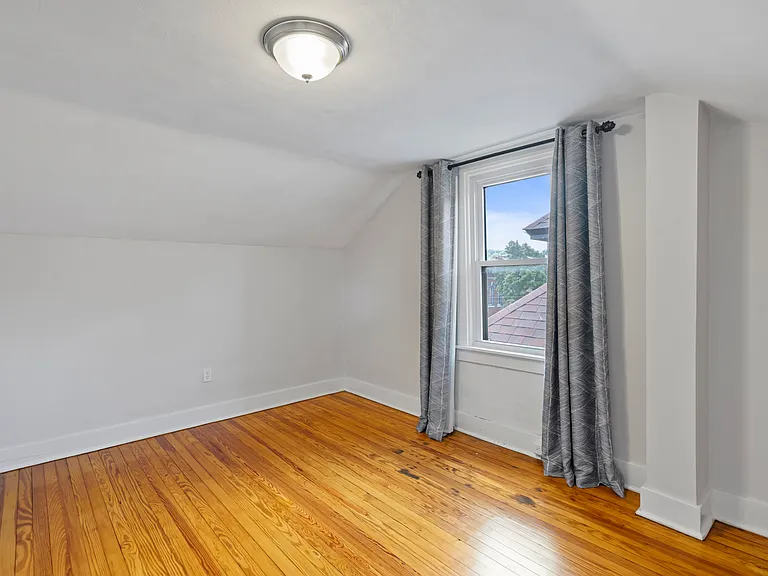 215 Main St — Photo 21