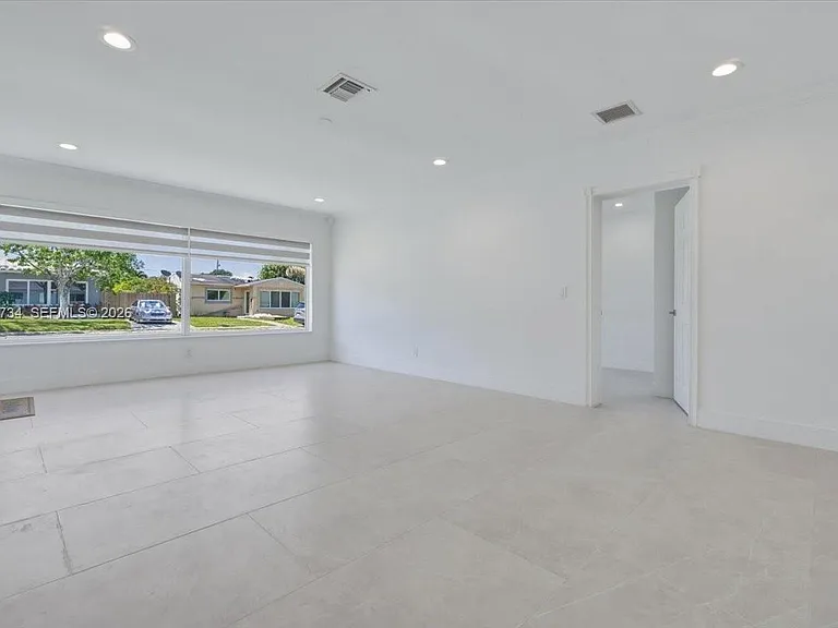 266 SW 6th St — Photo 31