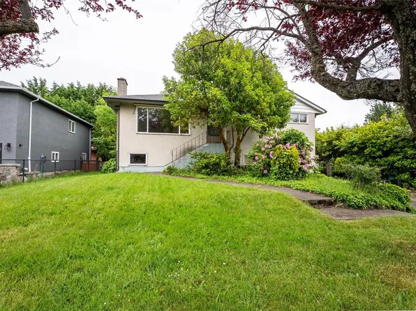 3205 Aldridge St, Saanich, BC V8P 4L7