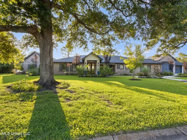 927 N Shore Dr, Biloxi, MS 39532