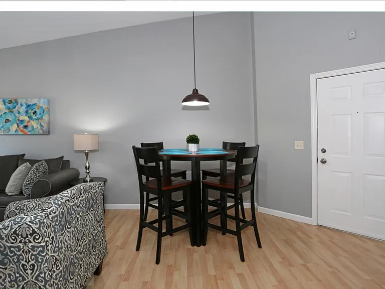 Stonington Estates Apartments — Photo 33