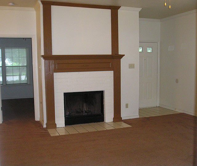 2nd image of 141 E Windsor Dr