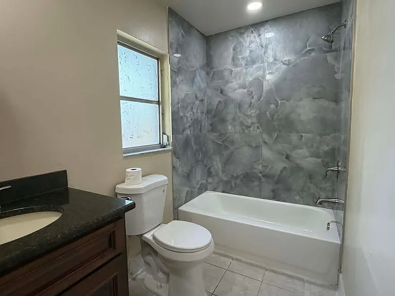 3713 Washington Ave — Photo 9