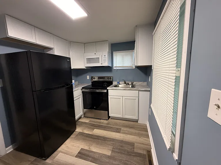 513 Stratford Ave — Photo 9