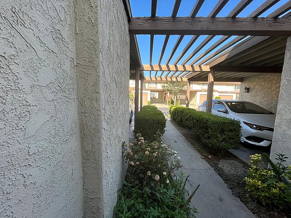 5th image of 5331 Village Circle Dr