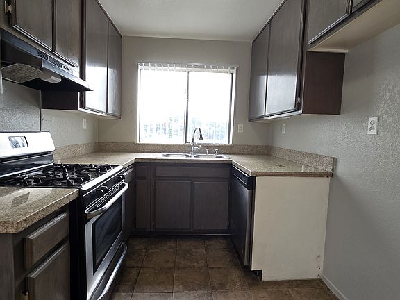 3rd image of 712 Porter St APT 203