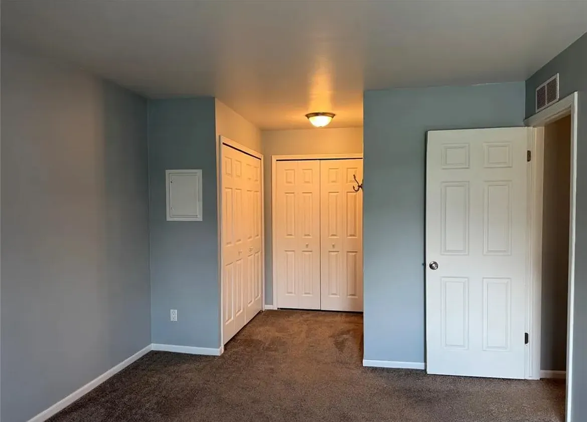 2 bed, 1000 sqft, $1,350 — Photo 2