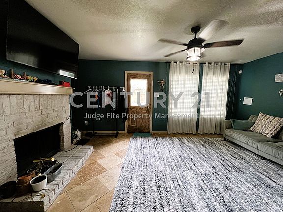 4th image of 2904 Desert Dr
