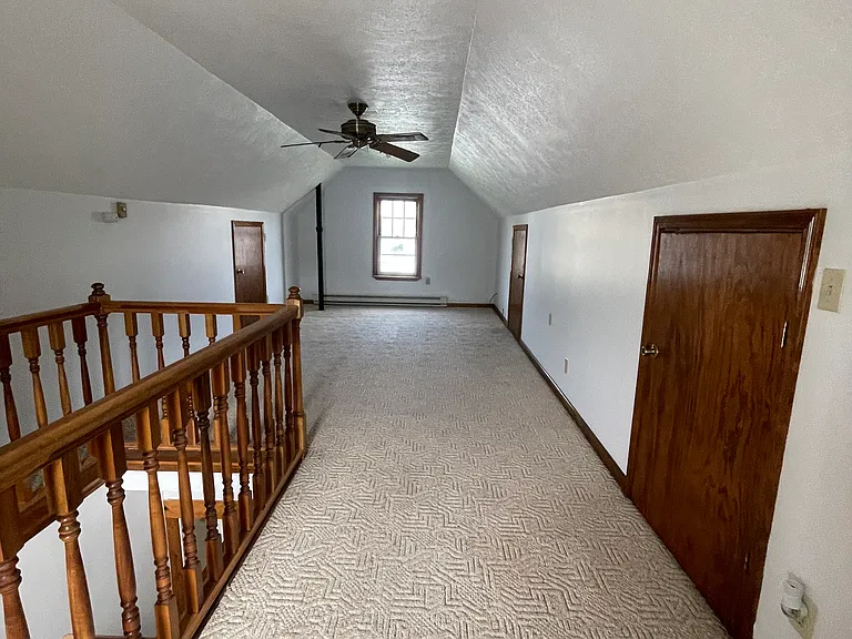 526 S Oak St — Photo 4