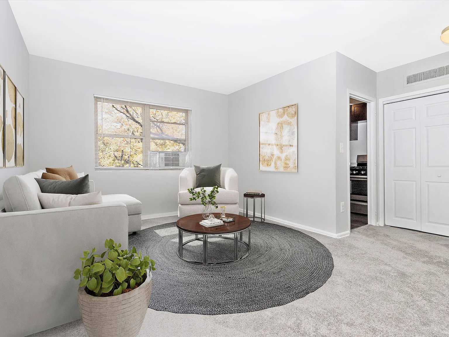 Emerald Apartments — Photo 3