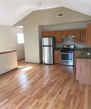 2nd image of 1528 S Avers Ave