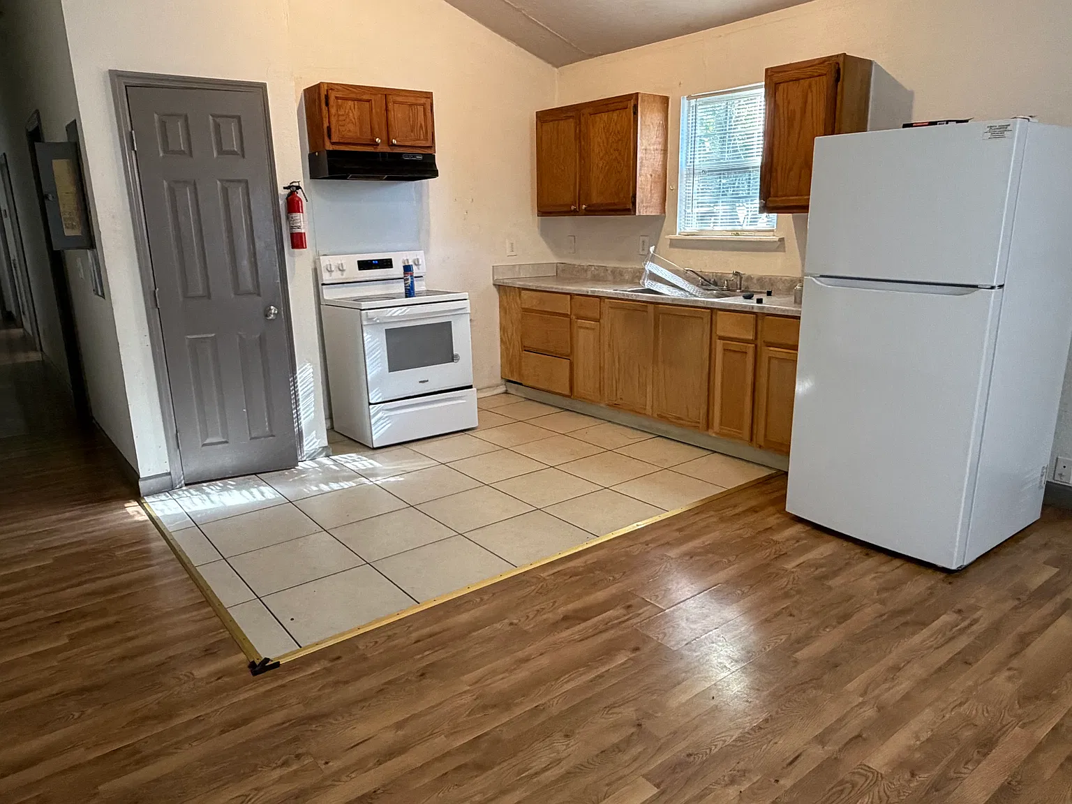 3 bed, 1.5 bath, 1300 sqft, $1,350 — Photo 2