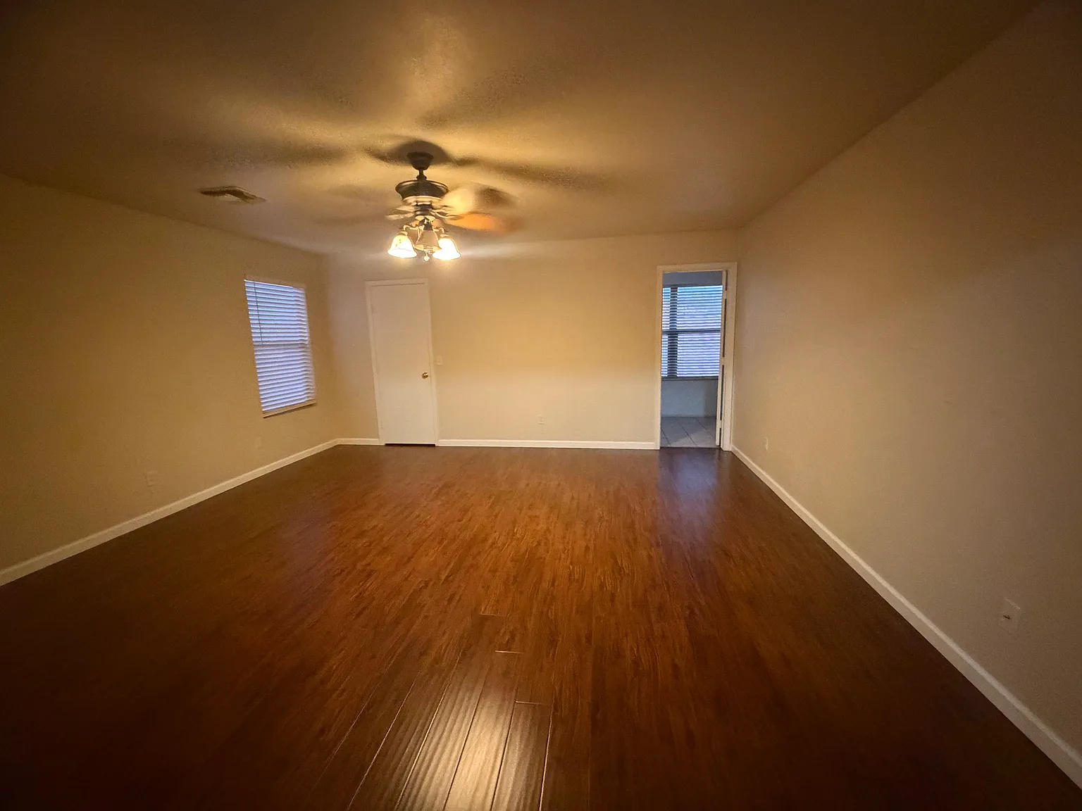 3 bed, 2.5 bath, 1809 sqft, $2,160 — Photo 4