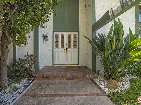 5th image of 7618 Maynard Ave
